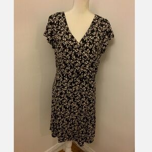 LOFT women's Vine flutter sleeves  v-neck wrap dress NWT